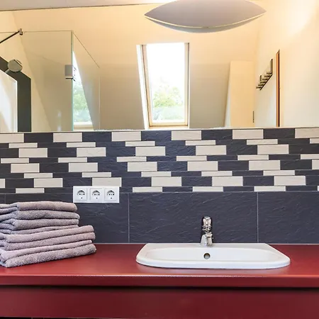 Akelei - Sauna, Kamin & Balkon * Zingst